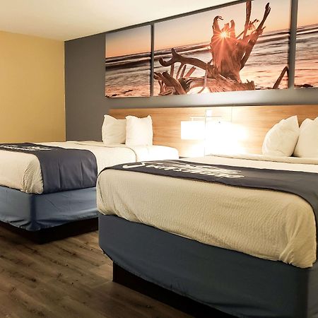 Days Inn & Suites By Wyndham Merrillville Bagian luar foto