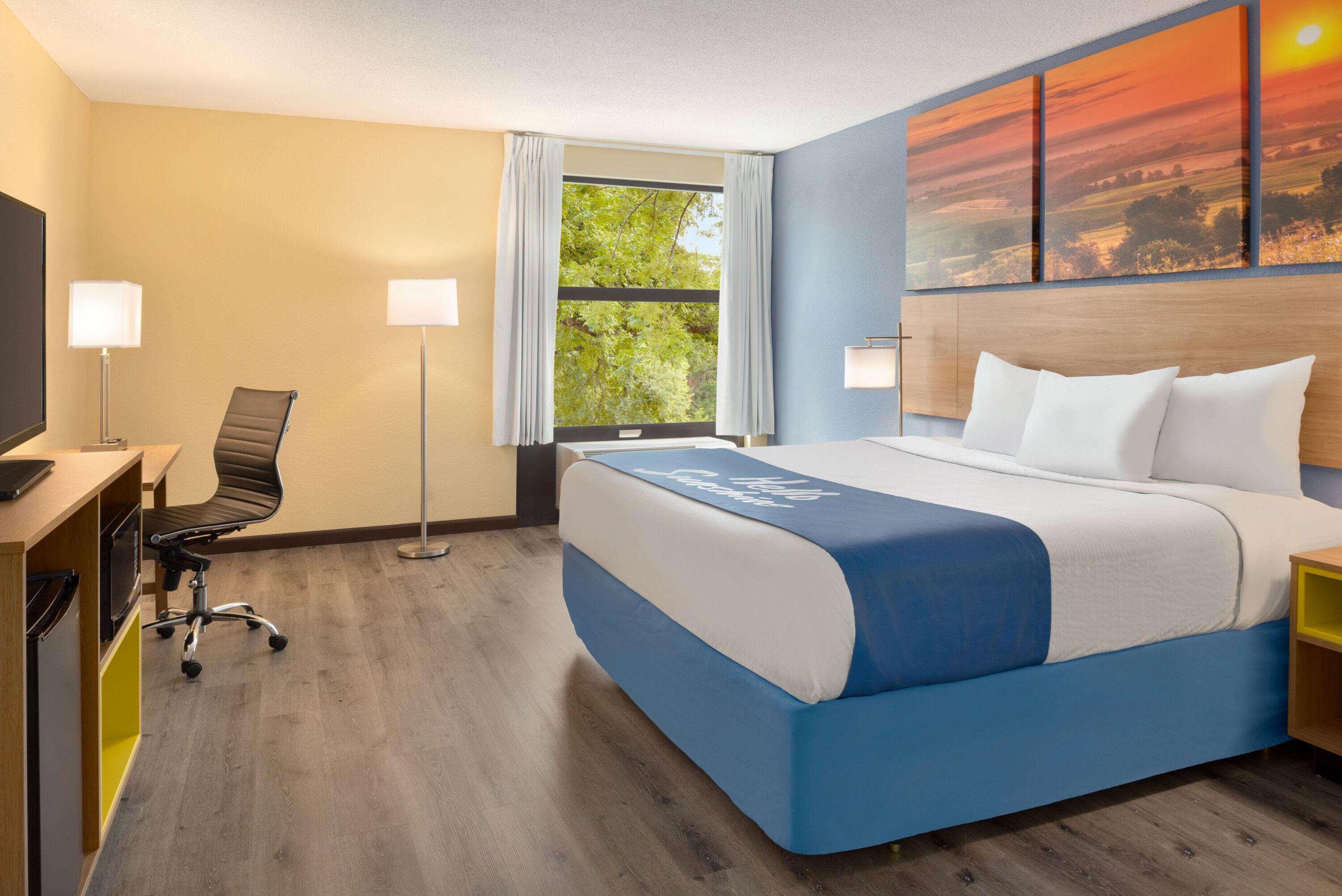 Days Inn & Suites By Wyndham Merrillville Bagian luar foto