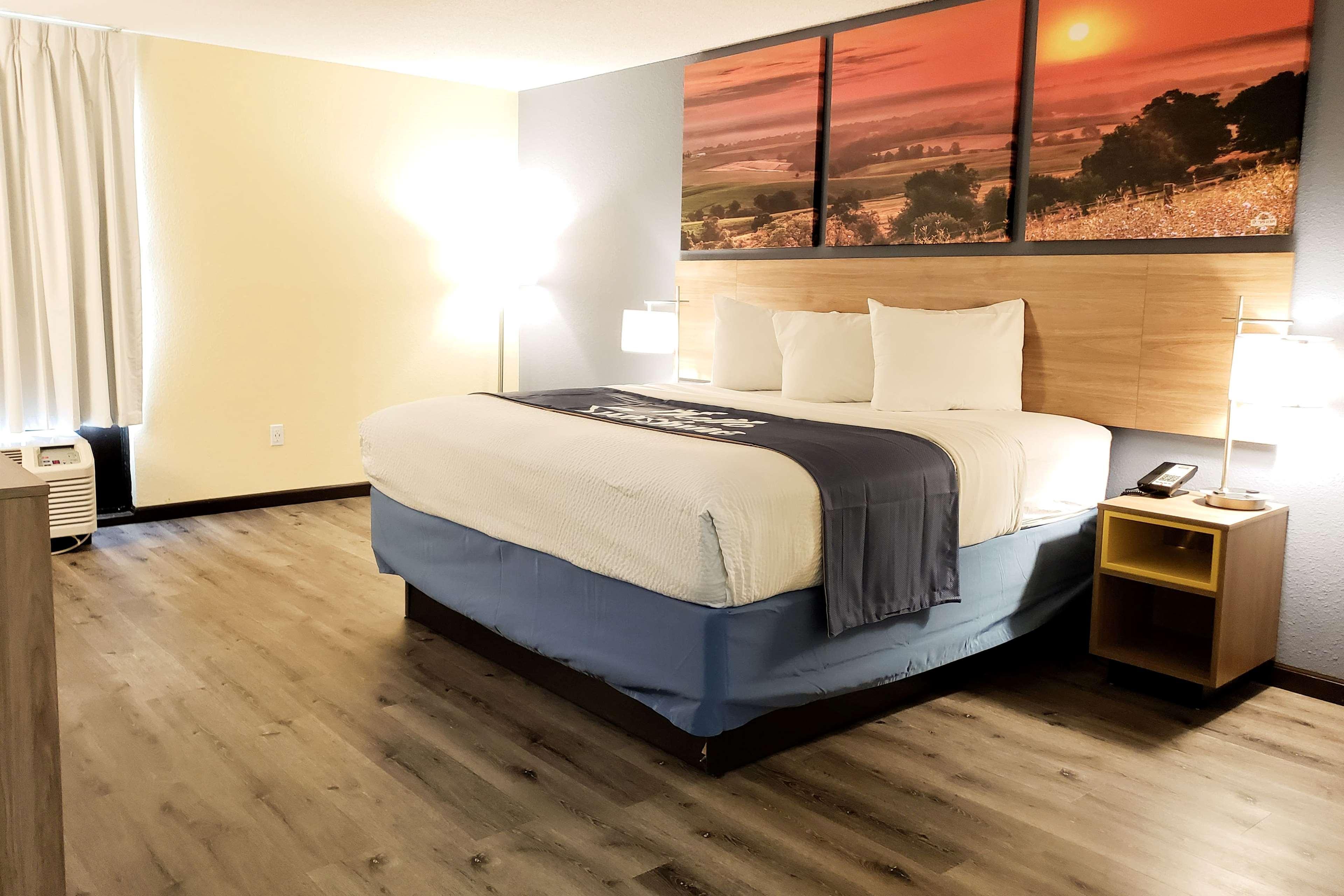 Days Inn & Suites By Wyndham Merrillville Bagian luar foto