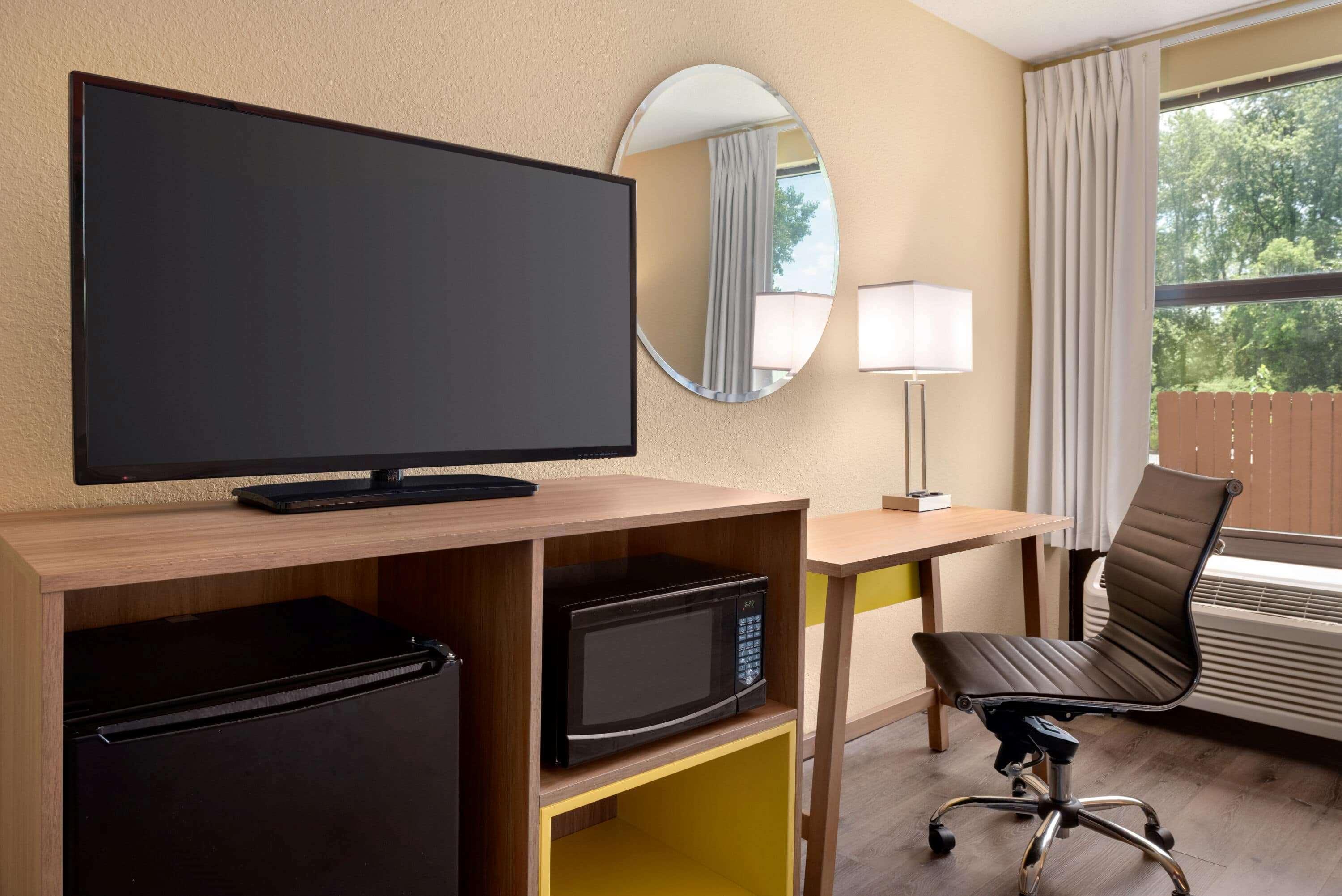 Days Inn & Suites By Wyndham Merrillville Bagian luar foto