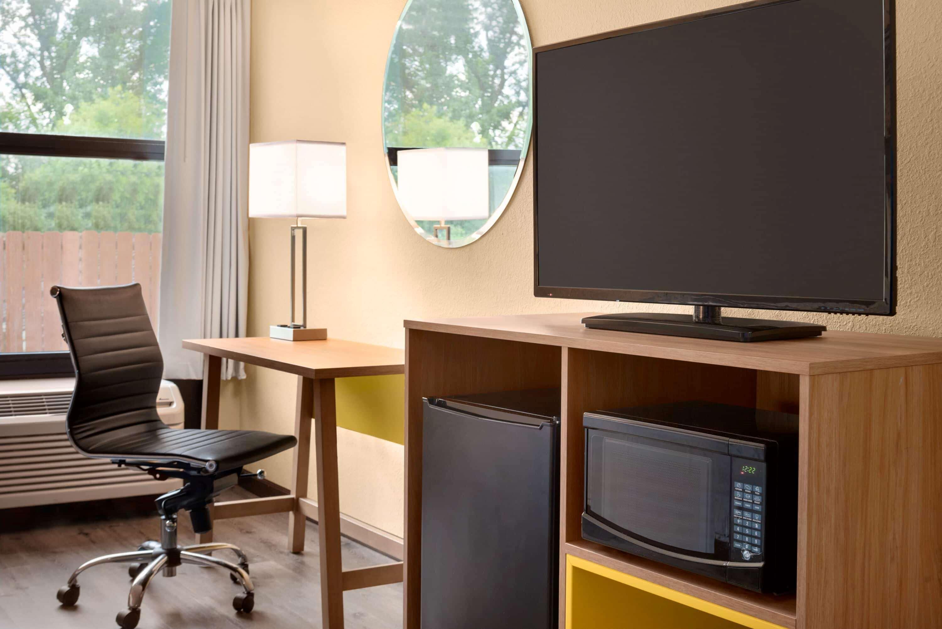 Days Inn & Suites By Wyndham Merrillville Bagian luar foto