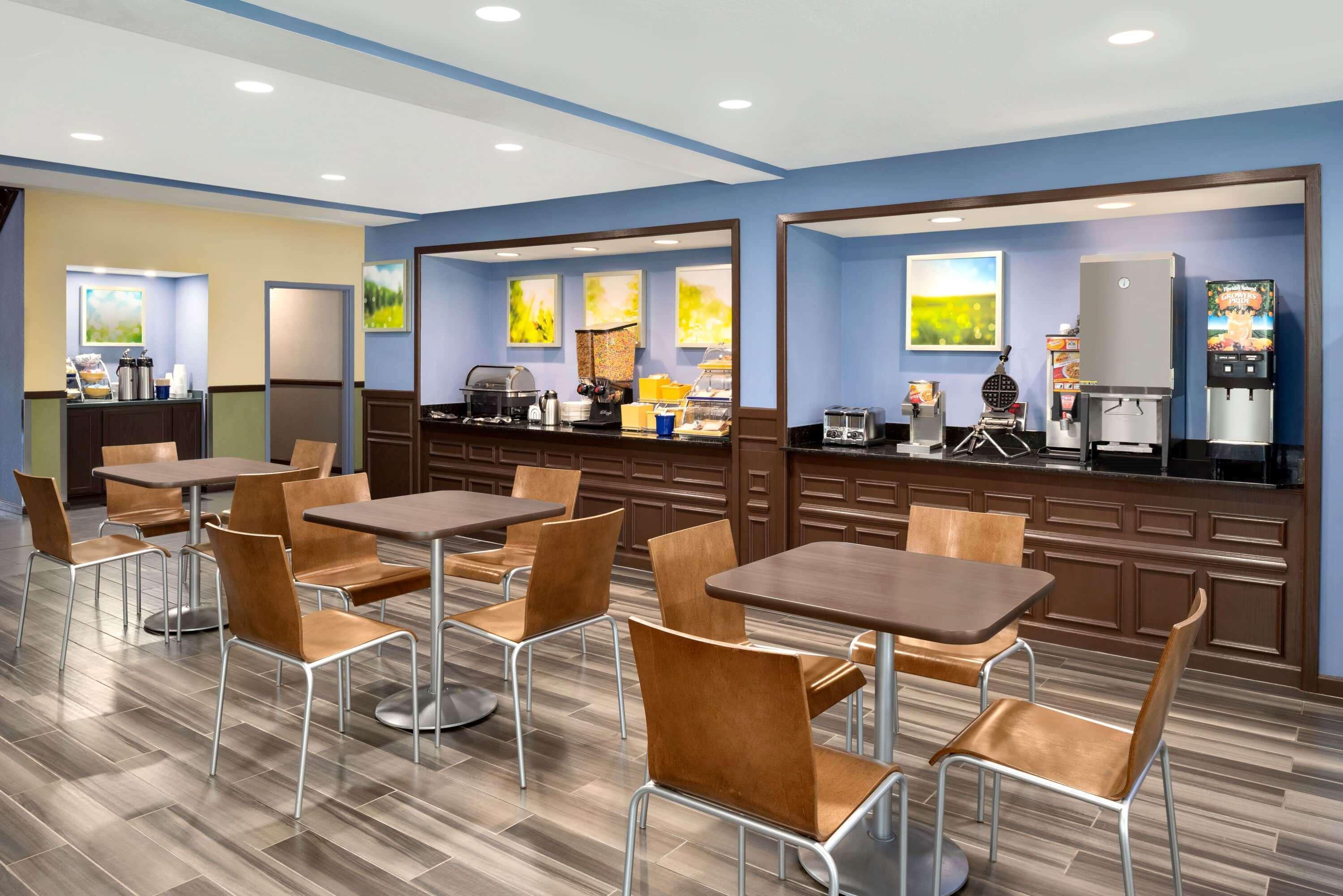 Days Inn & Suites By Wyndham Merrillville Bagian luar foto