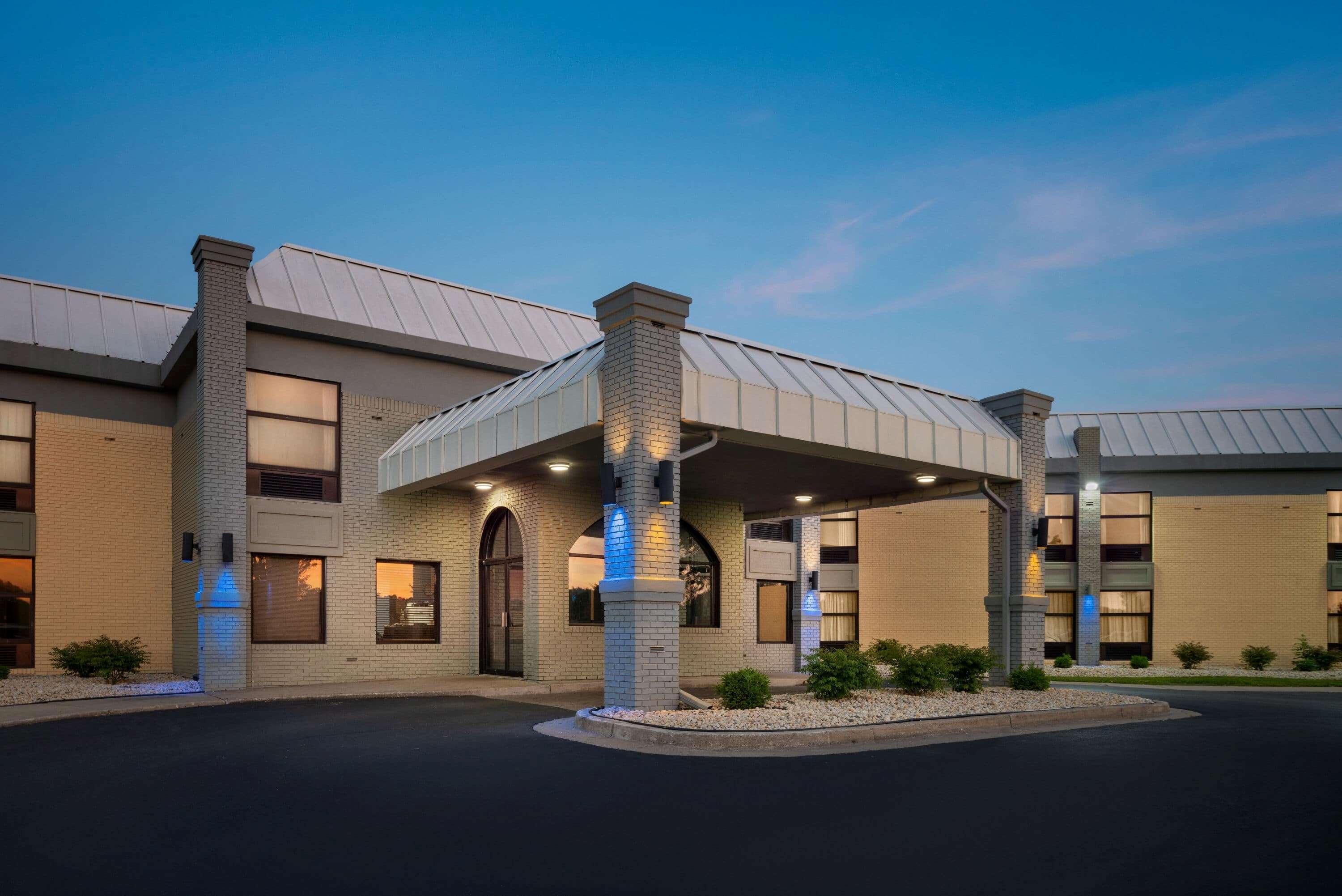 Days Inn & Suites By Wyndham Merrillville Bagian luar foto