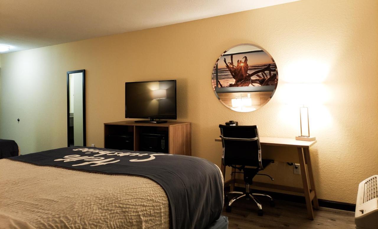 Days Inn & Suites By Wyndham Merrillville Bagian luar foto