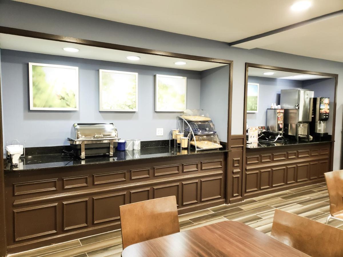 Days Inn & Suites By Wyndham Merrillville Bagian luar foto